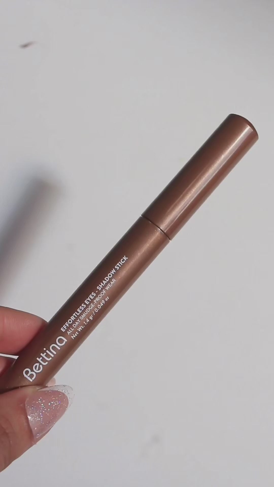 Load video: Effortless Eyes Shadow Sticks