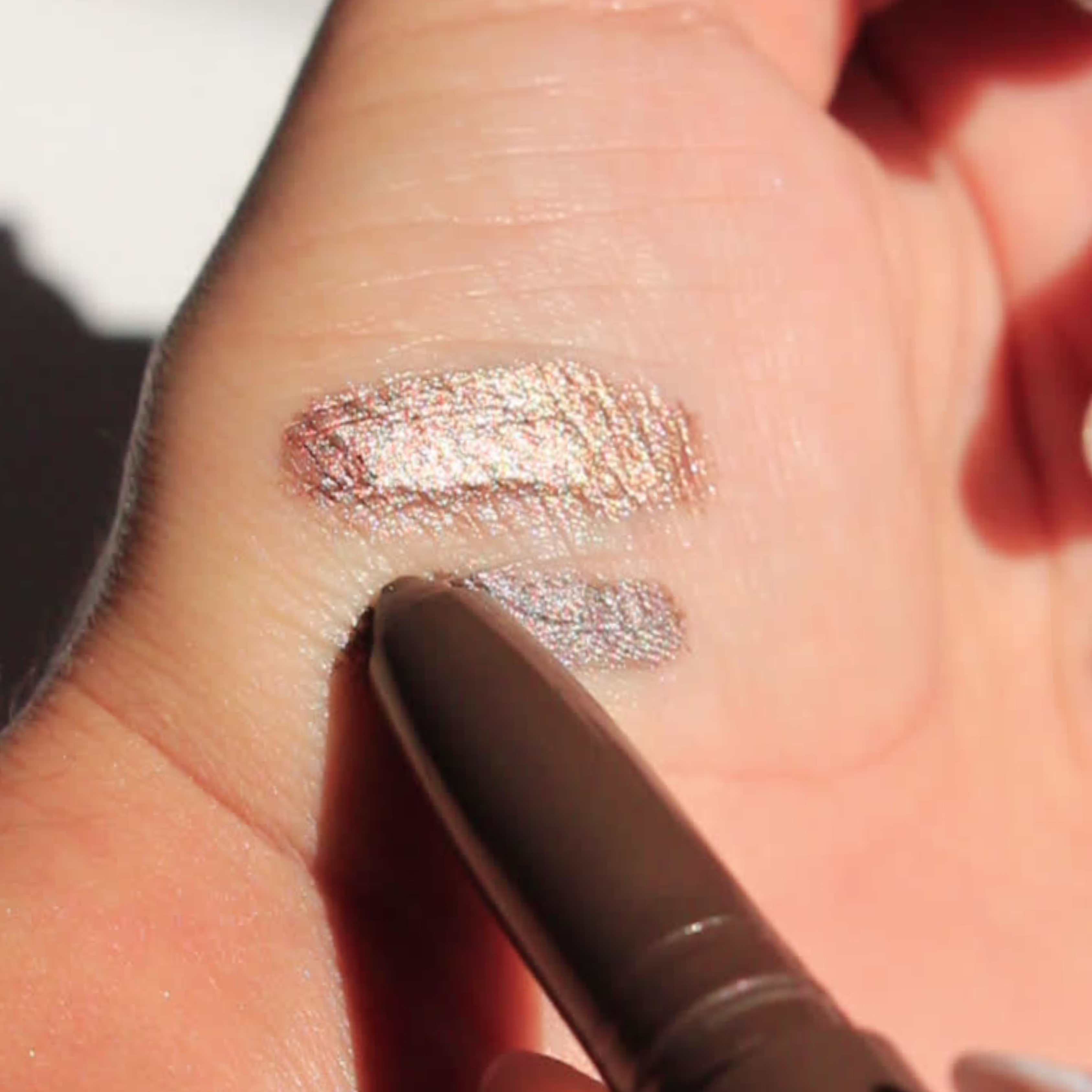 Load video: Effortless Eyes Shadow Sticks